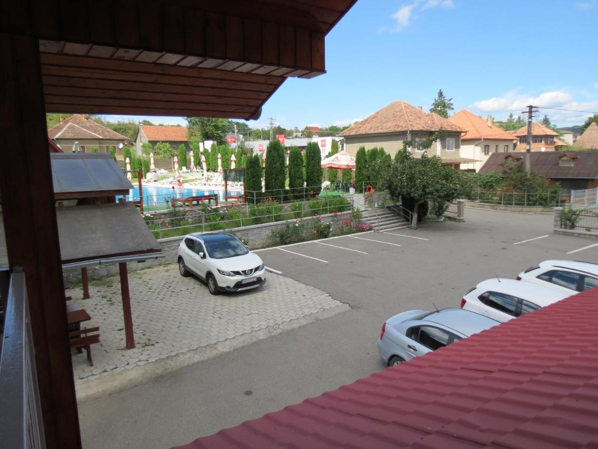 Pensiunea Cetina Brad  Exteriör bild
