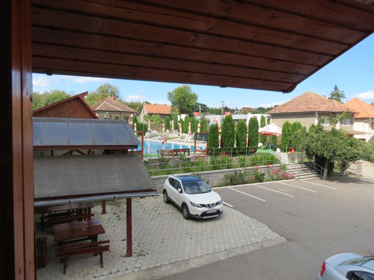 Pensiunea Cetina Brad  Exteriör bild